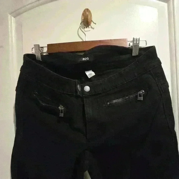 P7047 bdg  black zipper pocket  straight leg jeans  size 30 - Picture 3 of 8